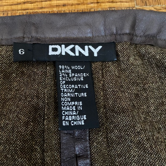 VINTAGE WOOL PENCIL SKIRT by DKNY - Picture 10 of 13
